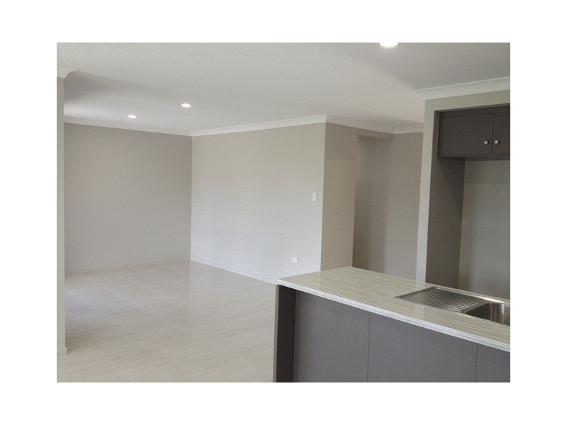 17 Goldwyn Close, Ooralea QLD 4740