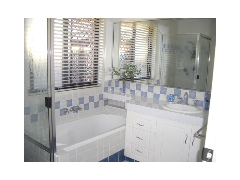 10 Vassallo Drive, Glenella QLD 4740