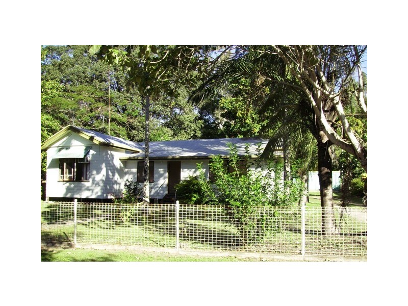 72  Anzac Avenue, Finch Hatton QLD 4756