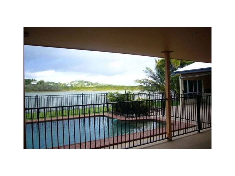 33 Beach Road, Dolphin Heads QLD 4740