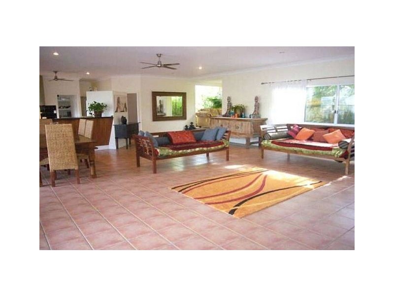 33 Beach Road, Dolphin Heads QLD 4740