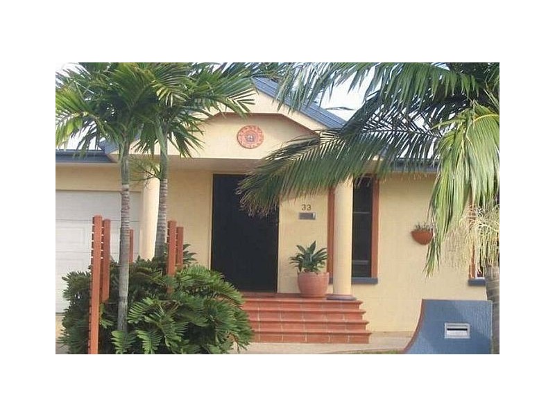 33 Beach Road, Dolphin Heads QLD 4740
