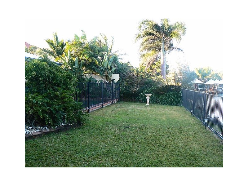 33 Beach Road, Dolphin Heads QLD 4740