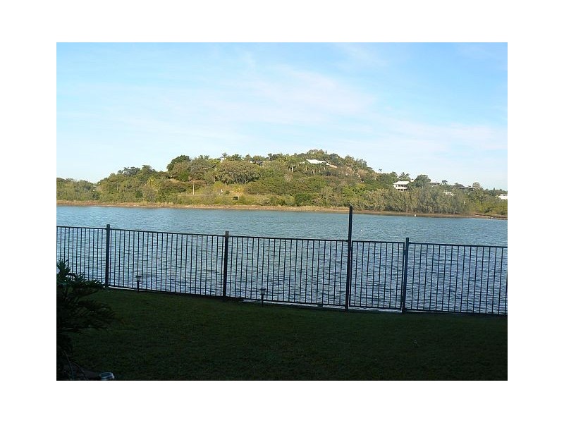 33 Beach Road, Dolphin Heads QLD 4740