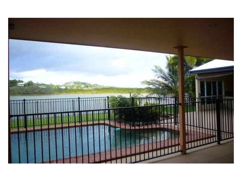 33 Beach Road, Dolphin Heads QLD 4740