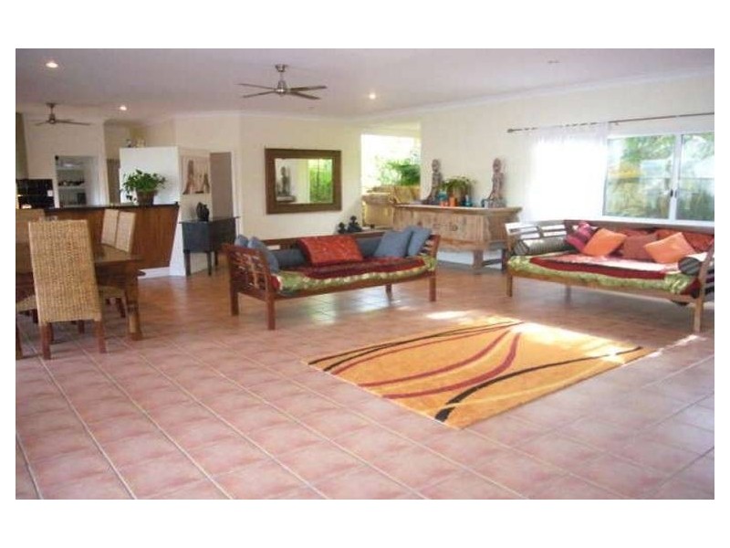 33 Beach Road, Dolphin Heads QLD 4740