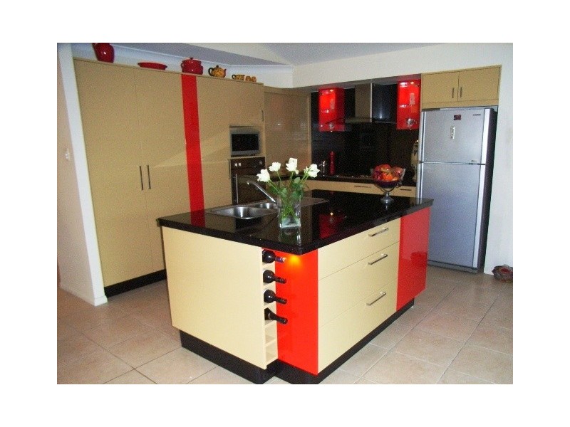 7 Hossack Court, Glenella QLD 4740