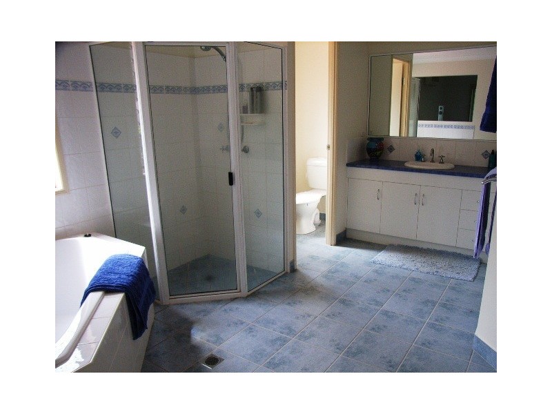 7 Hossack Court, Glenella QLD 4740