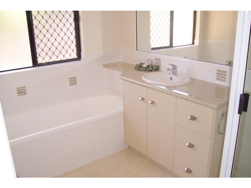 32 Mulcahy Crescent, Eimeo QLD 4740