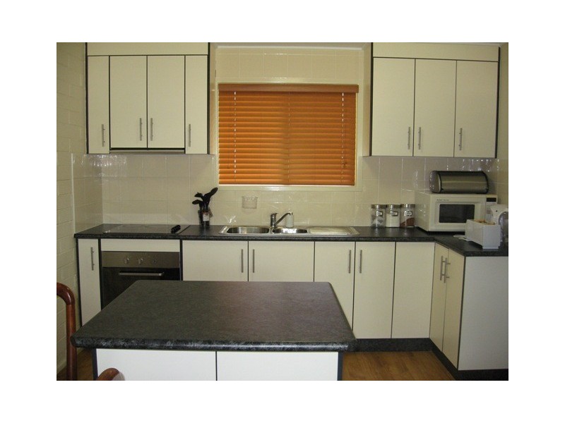 Unit 3 / 4 Old Shoal Point Road, Bucasia QLD 4750