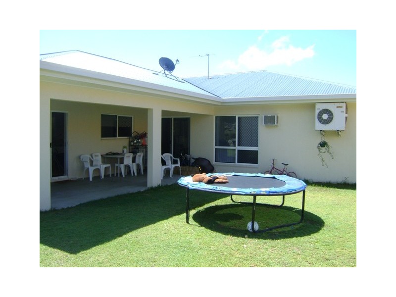 8 Beachside PL, Shoal Point QLD 4750