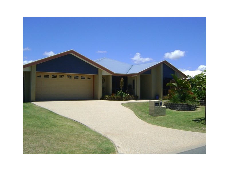 4 Bluewater Court, Bucasia QLD 4750