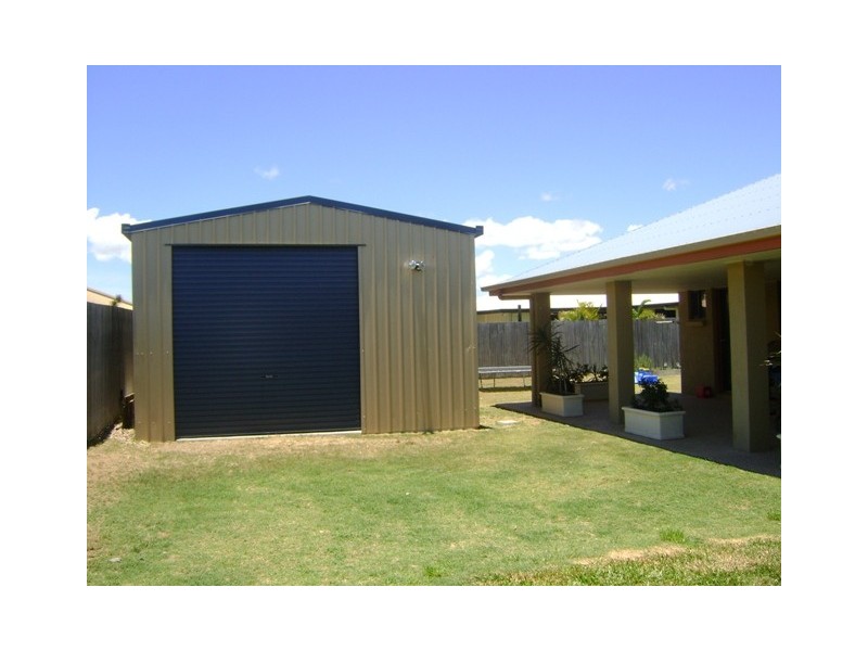 4 Bluewater Court, Bucasia QLD 4750