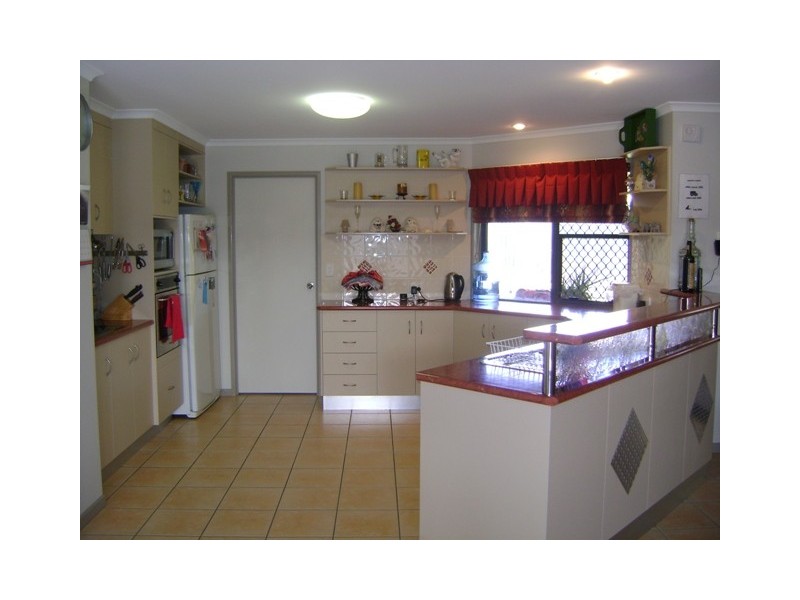 4 Bluewater Court, Bucasia QLD 4750