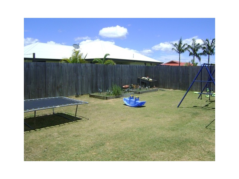 4 Bluewater Court, Bucasia QLD 4750