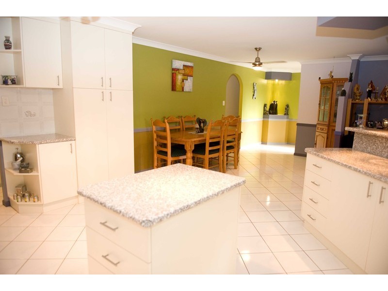 1 John Oxley Avenue, Rural View QLD 4740