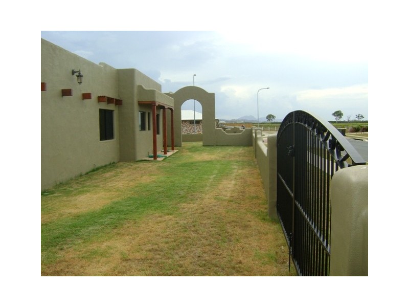 1 Companion Way, Shoal Point QLD 4750