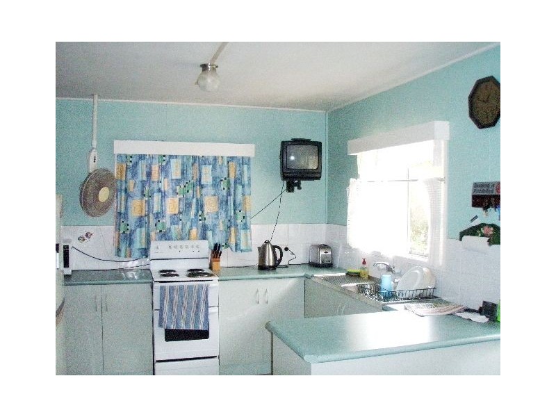 8 Keeleys Road, Slade Point QLD 4740