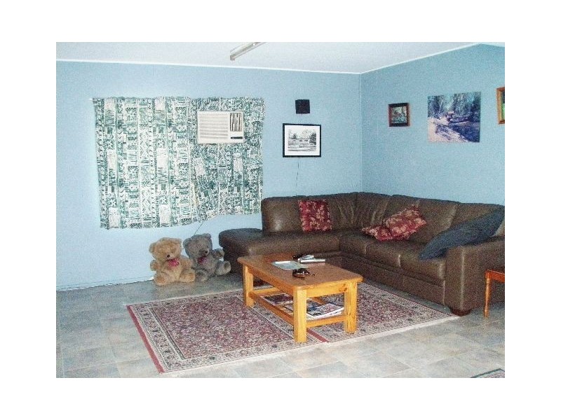 8 Keeleys Road, Slade Point QLD 4740