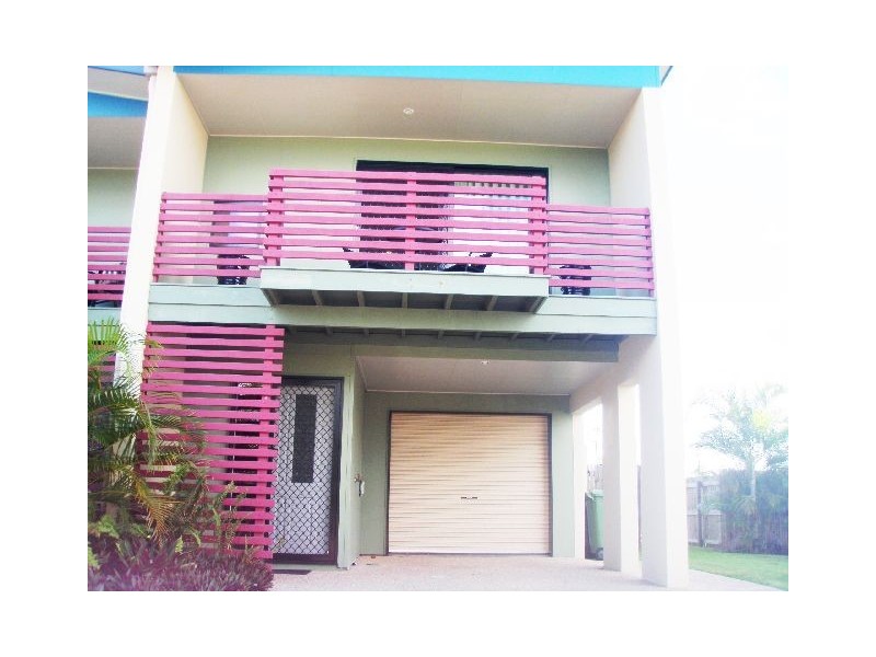 1/2  Whistlers way, Mount Pleasant QLD 4740