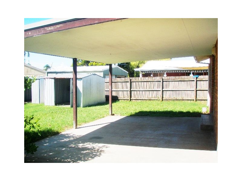 17 Mansfield Drive, Beaconsfield QLD 4740