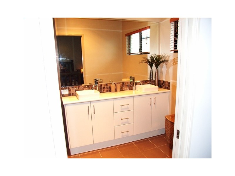 8 Tribute Court, Glenella QLD 4740