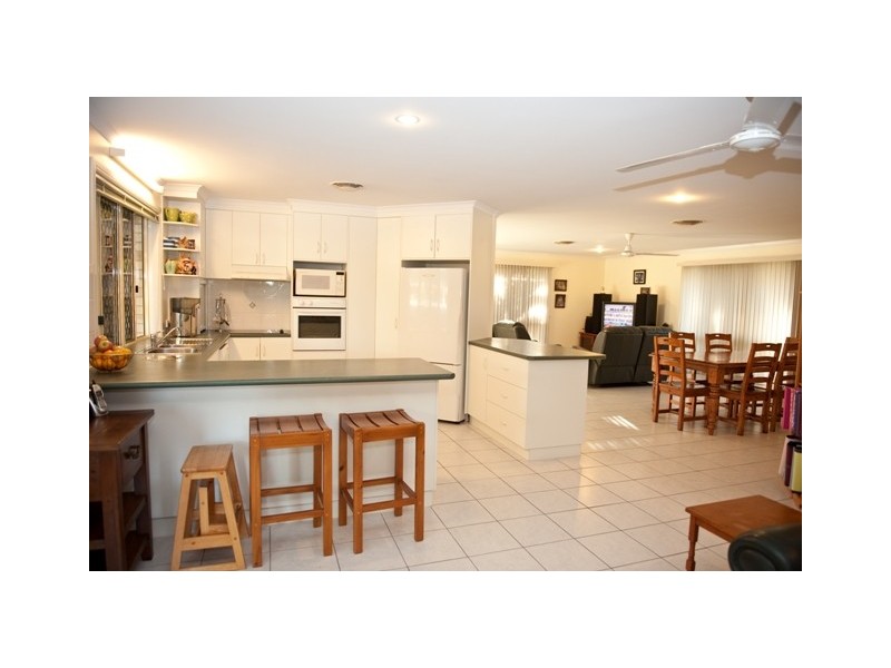 21 Windsor Street, Glenella QLD 4740
