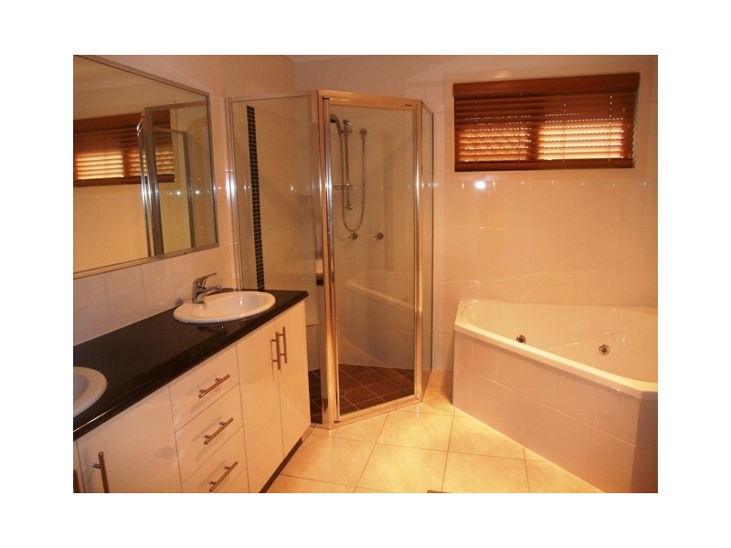 6 Wing Crescent, Mount Pleasant QLD 4740