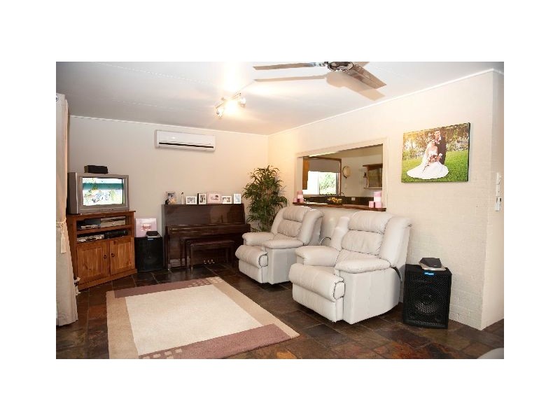 8 Petrel Street, Slade Point QLD 4740