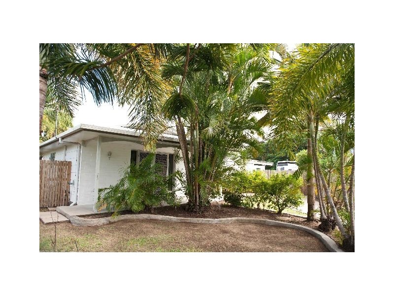 8 Petrel Street, Slade Point QLD 4740