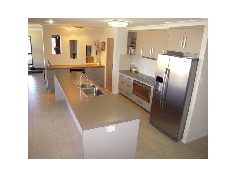 32 Kinghorn Street, Eimeo QLD 4740