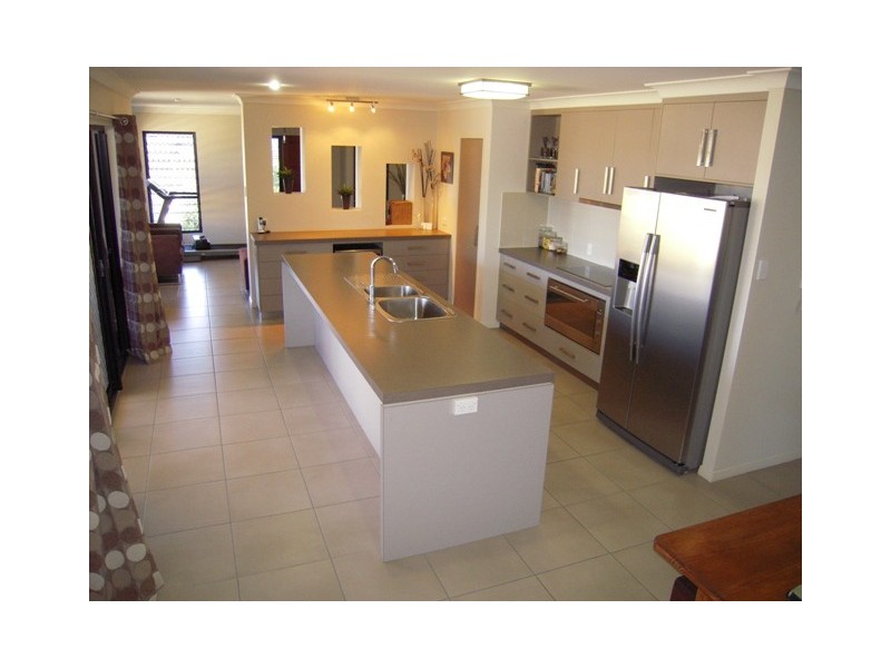 32 Kinghorn Street, Eimeo QLD 4740