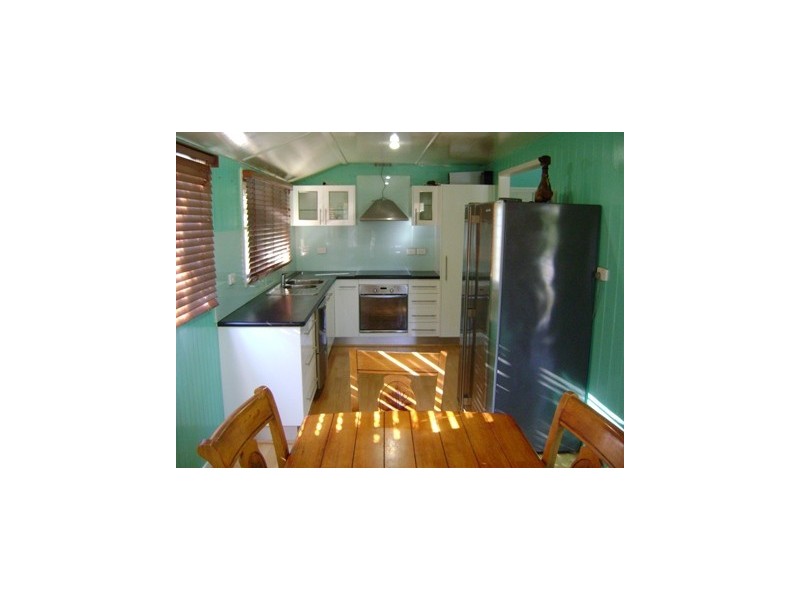 1 Kinnon Street, Glenella QLD 4740