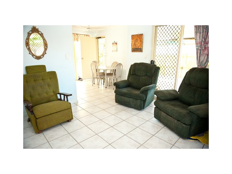 9 Hammer Street, Slade Point QLD 4740