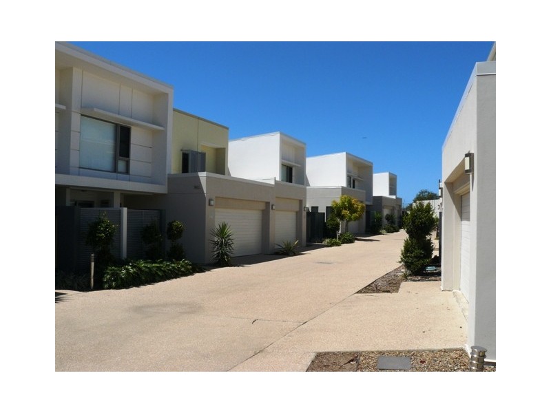 17/2 Belangason Way, Shoal Point QLD 4750