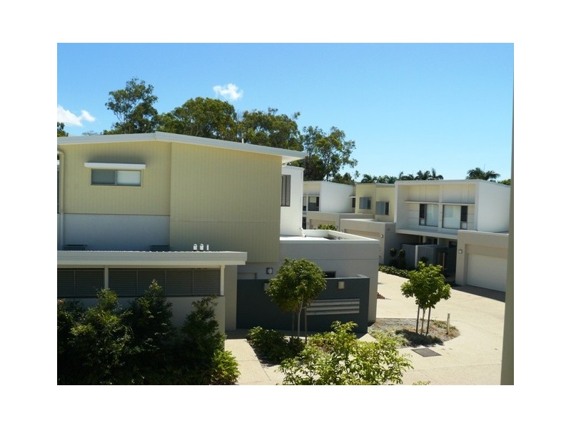 17/2 Belangason Way, Shoal Point QLD 4750