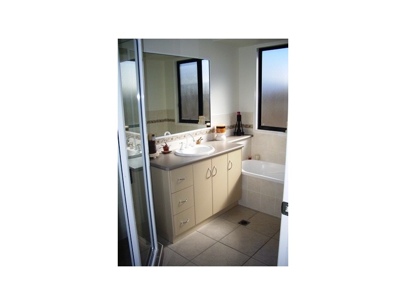 11 Spinks Court, Eimeo QLD 4740
