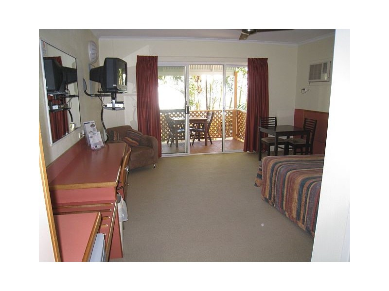 6  Beach Road, Dolphin Heads QLD 4740