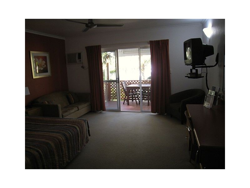 6  Beach Road, Dolphin Heads QLD 4740