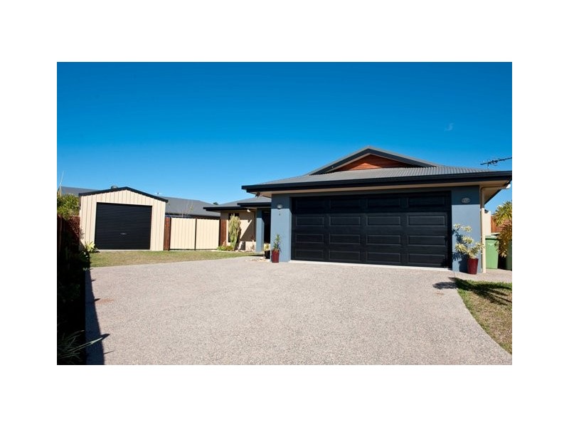 7 Helga Court, Glenella QLD 4740