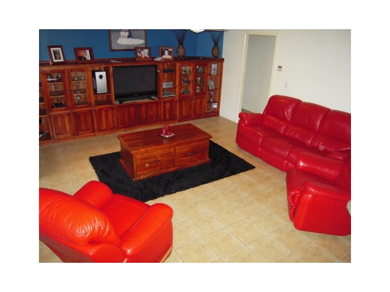 11 Denham Crescent, Rural View QLD 4740