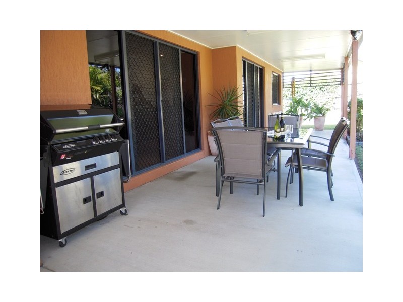 27 McHugh Street, Rural View QLD 4740