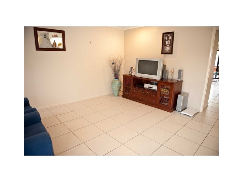 20 Eva Parade, Glenella QLD 4740
