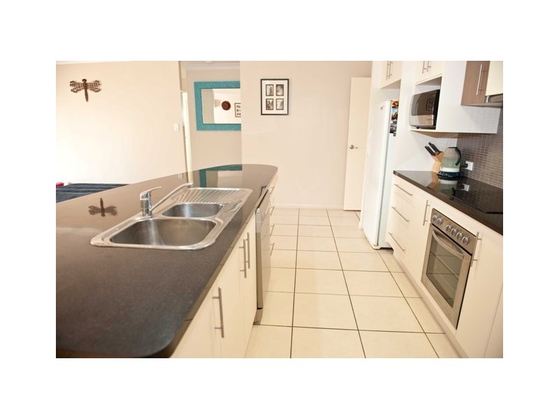20 Eva Parade, Glenella QLD 4740