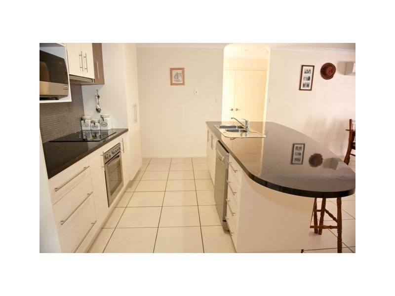 20 Eva Parade, Glenella QLD 4740