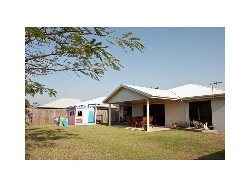 20 Eva Parade, Glenella QLD 4740