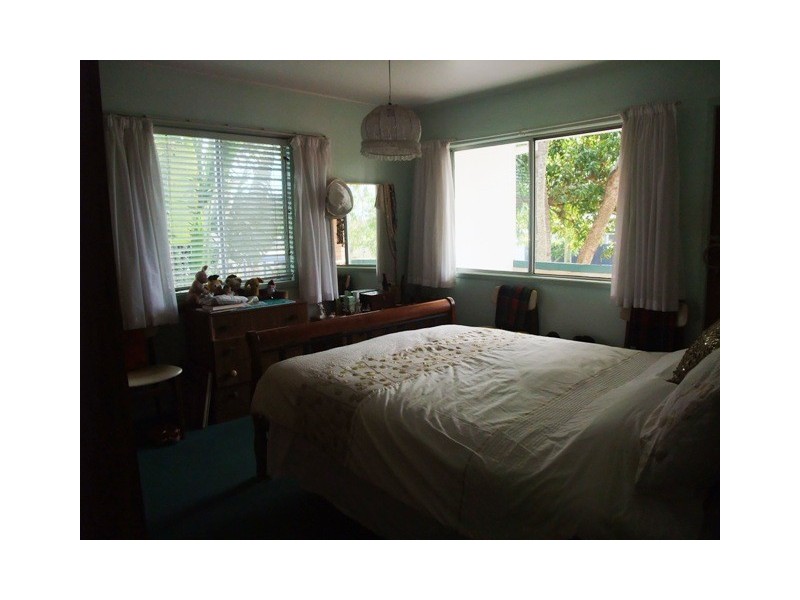 1 Penguin Street, Slade Point QLD 4740