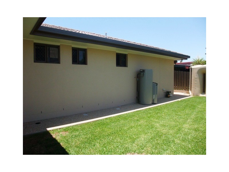 2/11 Arcturus Street, North Mackay QLD 4740