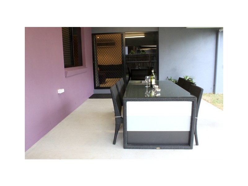 6 Eva Parade, Glenella QLD 4740