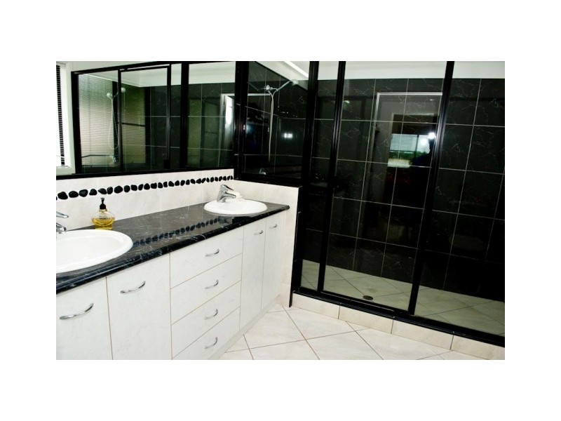 8/3 Mango Avenue, Eimeo QLD 4740